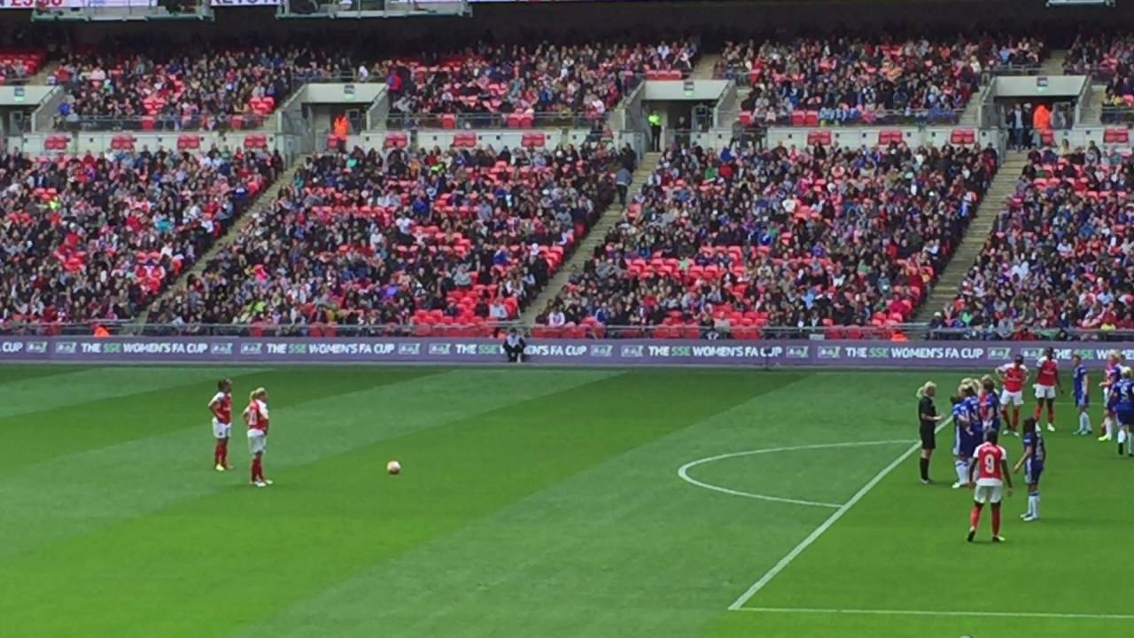 SSE Women's FA Cup Final Wembley Stadium 14-05-2016 - Dangerous Arsenal Free Kick