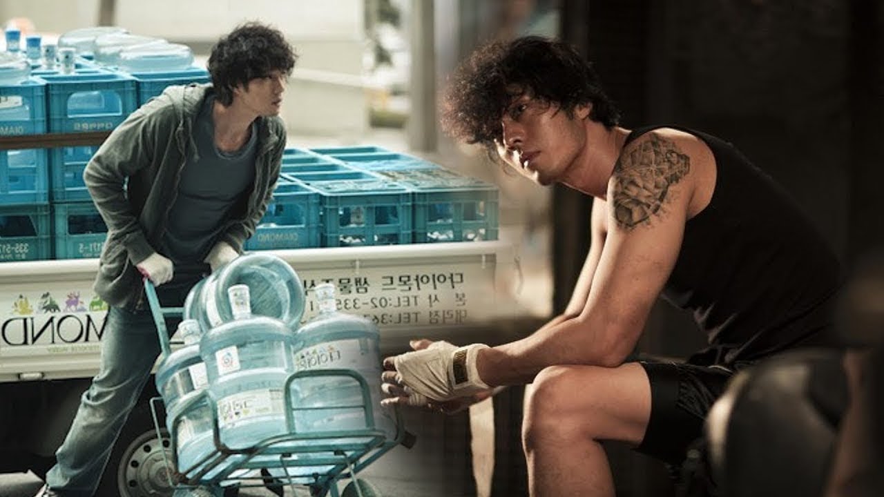 Bătăușii nu știu că băiatul care livrează apă este un campion MMA