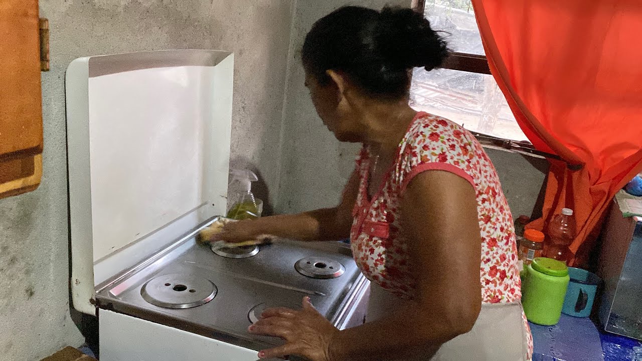 Mi mama limpia su estufa de mesa|| personas preguntan si realmente salen buenas estas estufas?