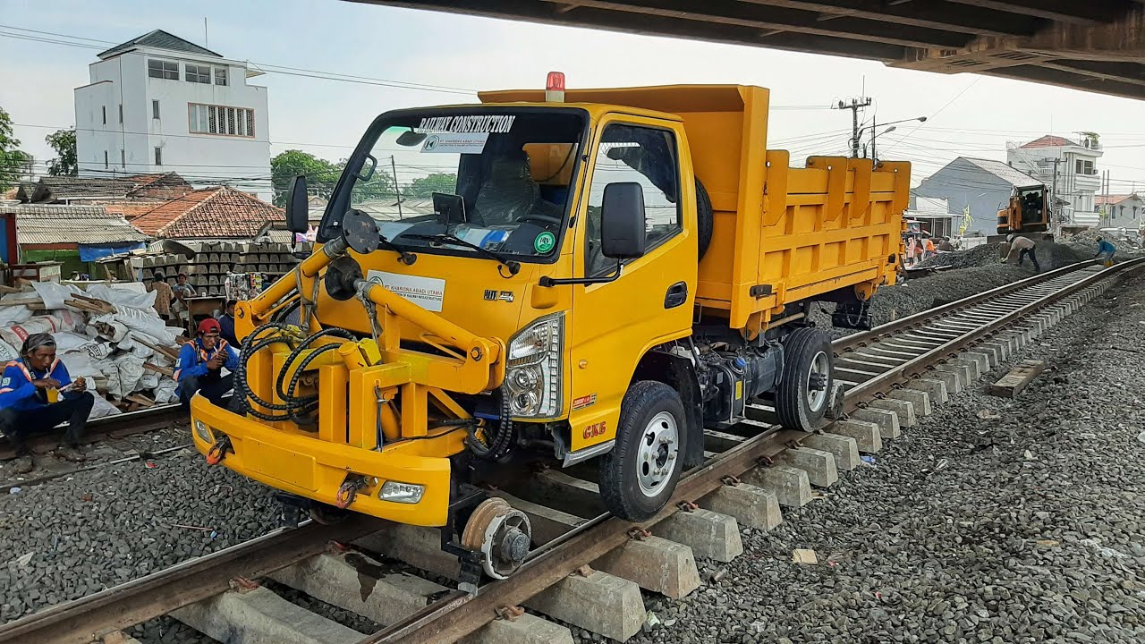 TRUCK BERJALAN DI ATAS REL KERETA API ! Inilah Kendaraan ANEH dan UNIK.
