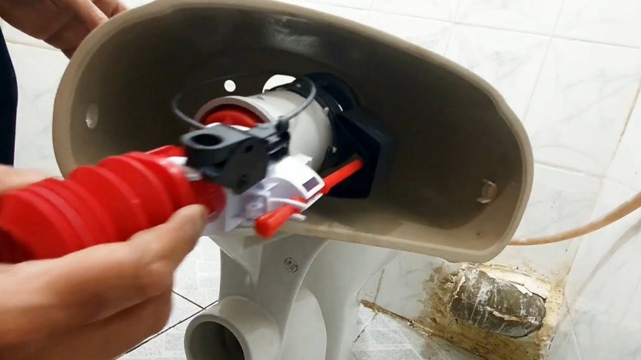 Замените старое сиденье унитаза на новое