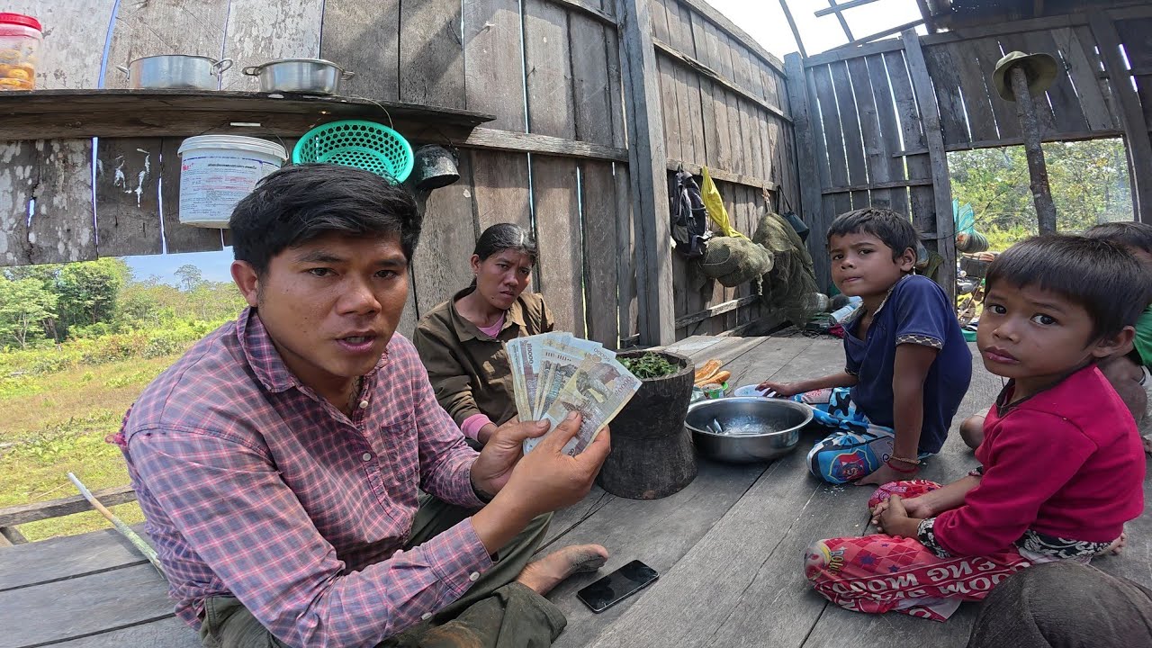 Help Aunt Yem to renovate the roof of her house in Prey Lang. Ep263