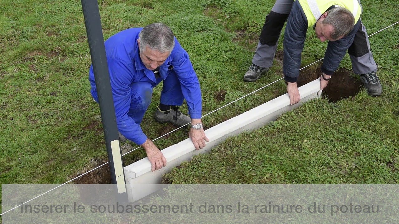 Montage d'un soubassement b&eacute;ton pour cl&ocirc;ture alu