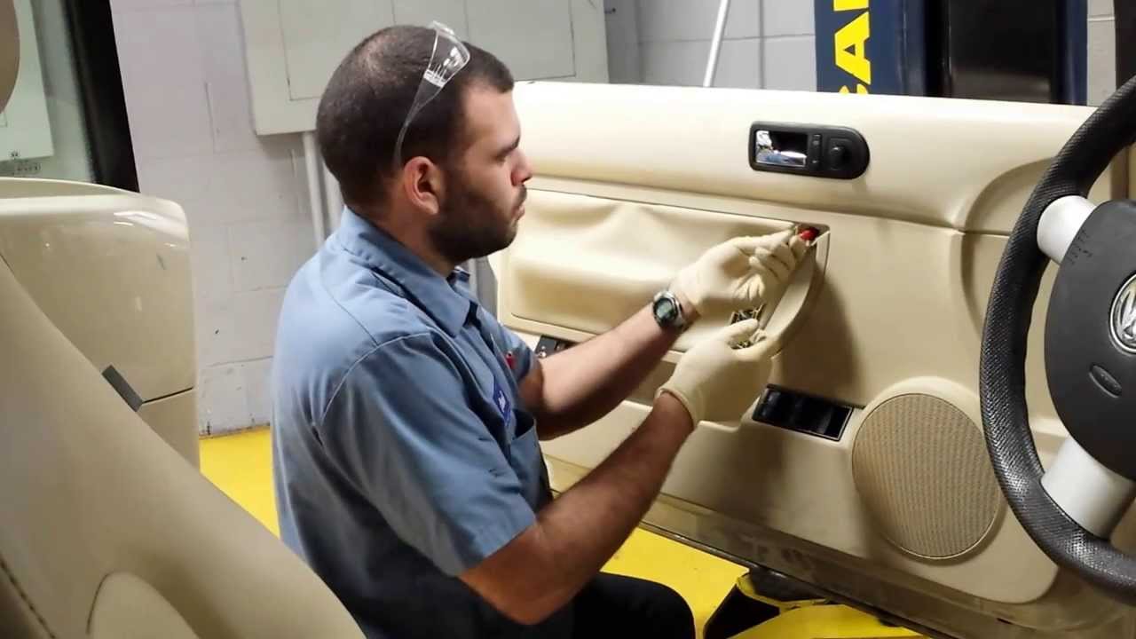 2006 Volkswagen Beetle: Door panel removal