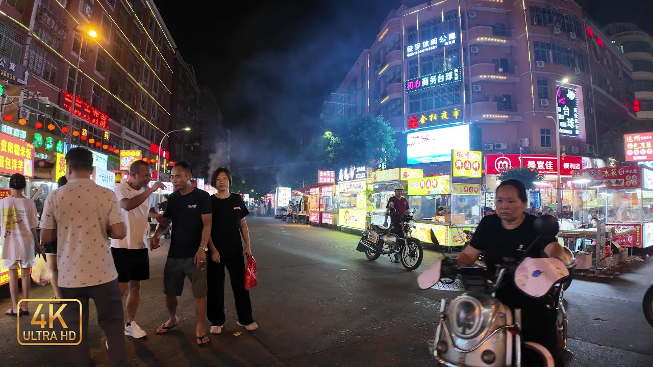中国石狮，凌晨的美食一条街，出来吃宵夜的人有很多，基本上都是附近厂里的员工出来宵夜！(4K UHD)