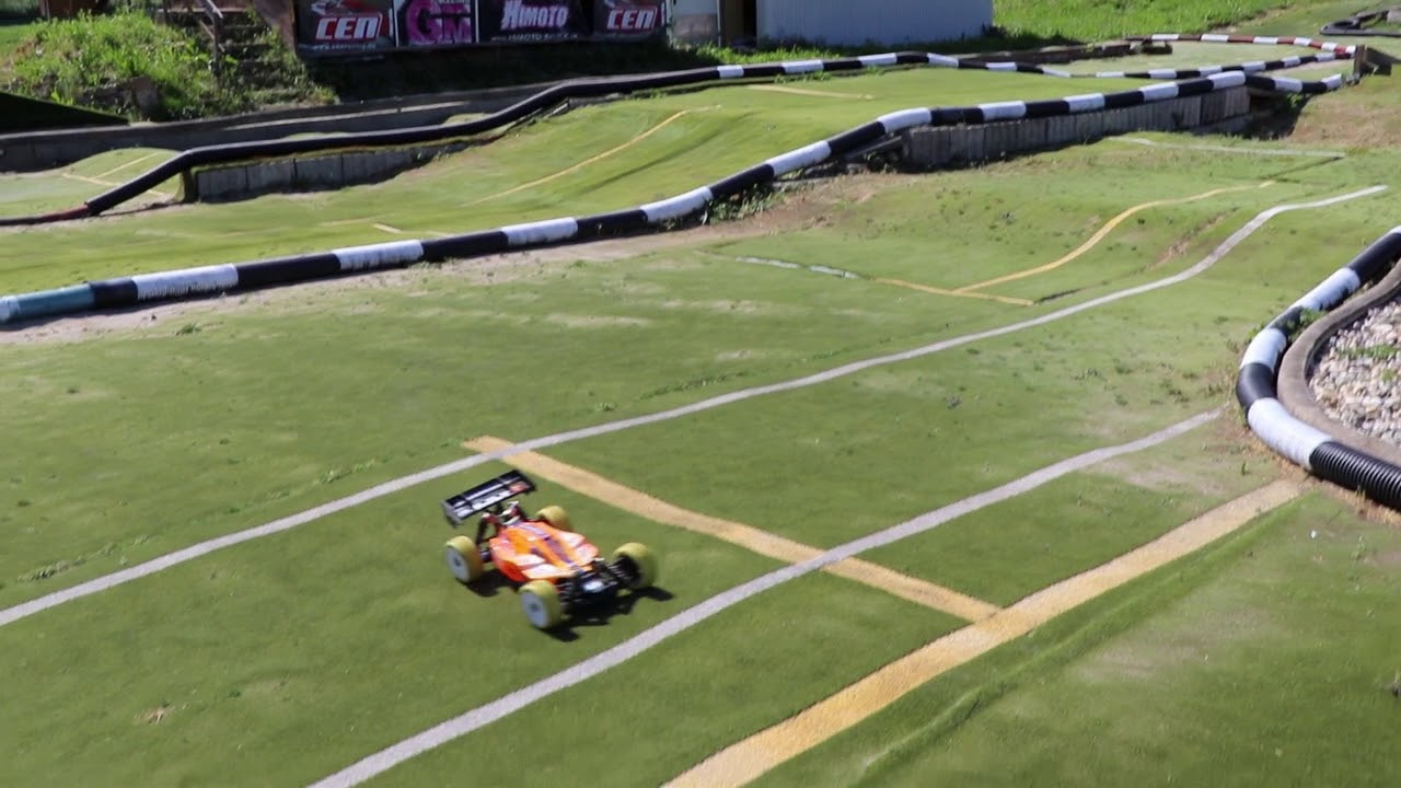 Serpent srx8 vs  Mugen mbx8 /RCC- Flehingen