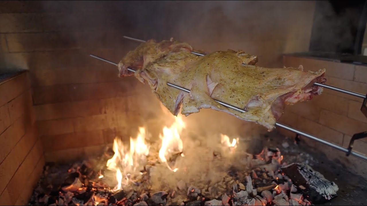 MAESTROS #KANKEROS​​® | Costillar de Cordero Asado al #Kanka​ y papas bravas con el Pelao Molina