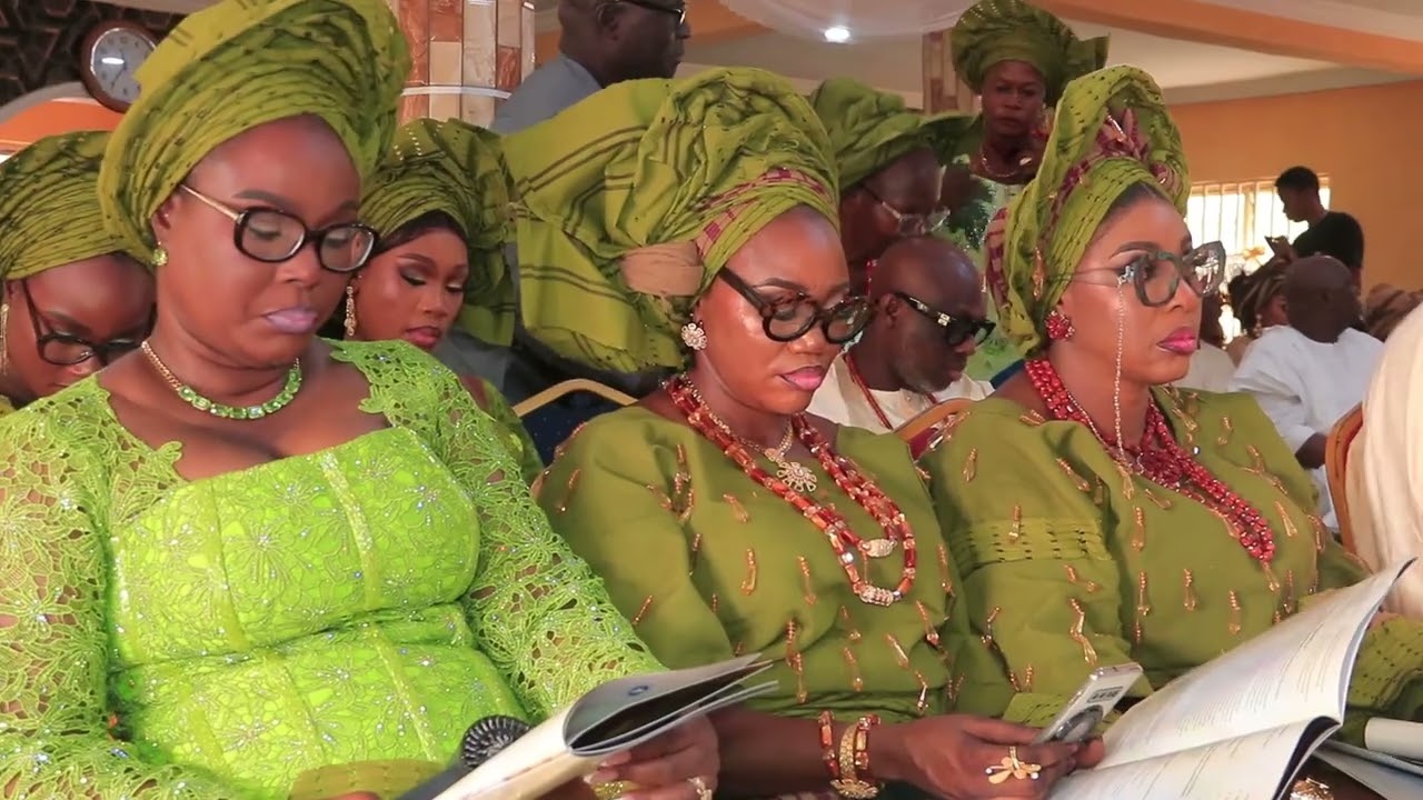 Former Deputy Comptroller Omooba Adejumoke  Agunbiade and siblings laid their beloved mother to rest