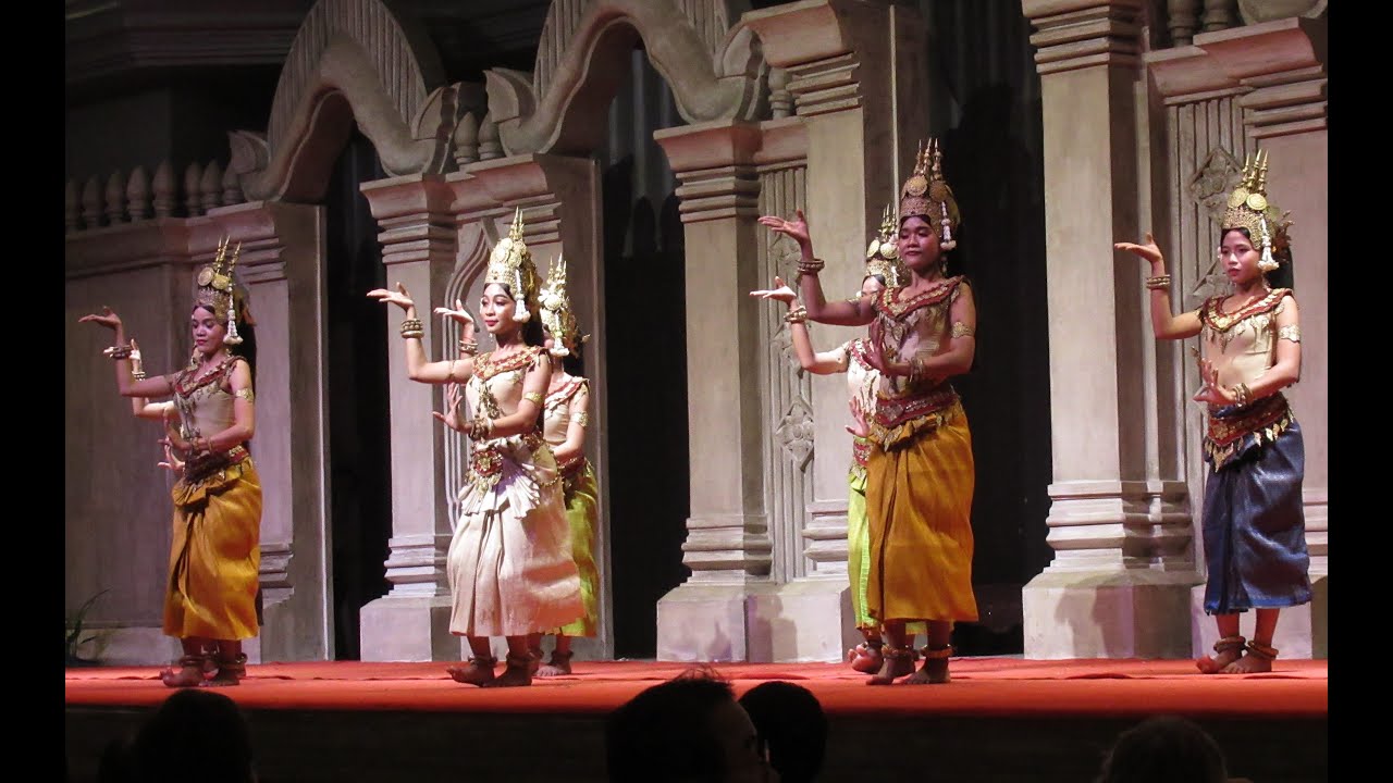 Cambodia: Apsara and Traditional Dance Buffet Dinner Show in Siem Reap at Amazon Angkor Restaurant