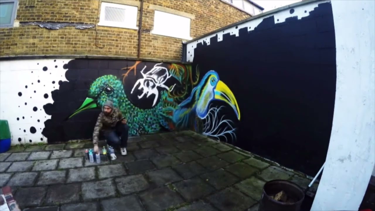 Few years back in London 🤠🤌 painting the mural “this city is a jungle”