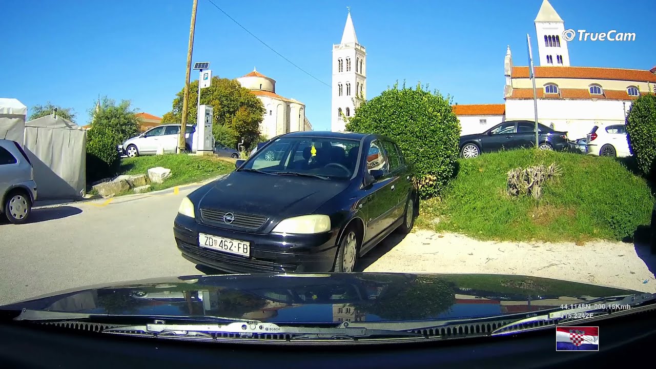 Zadar : Driving around the city center (Poluotok) from Jazine to the Roman Forum ( old city square )