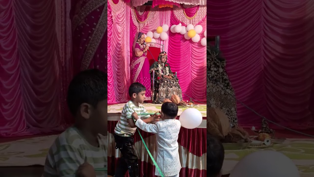 very famous gir gir ke musibat me ammi ke sambhal #kokni geet by azra khan