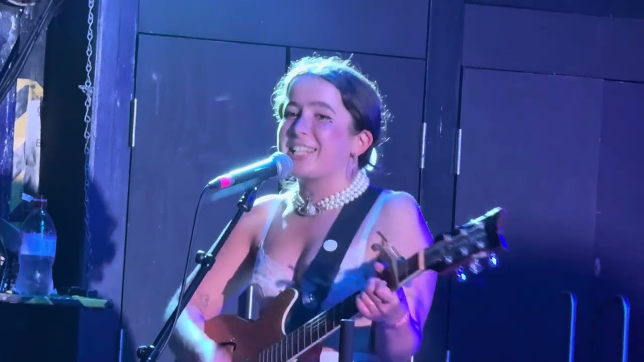 medb - puppy (live)