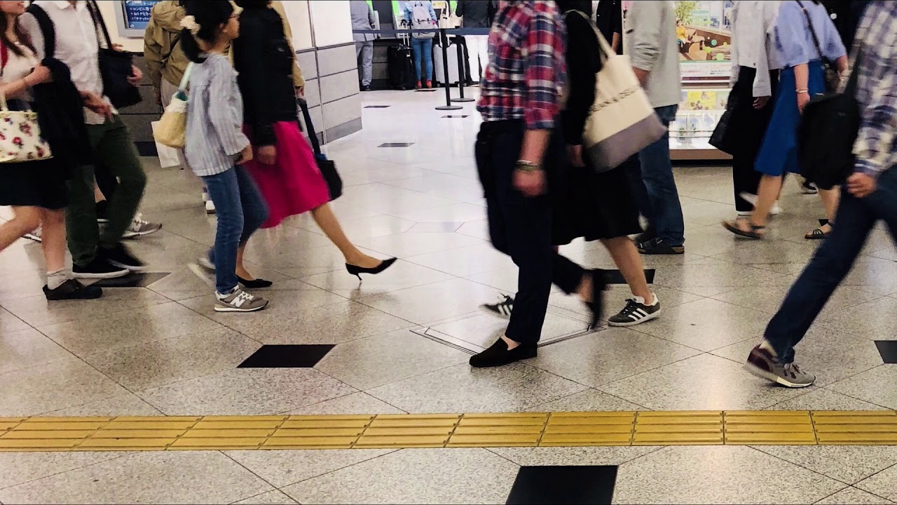 【都会の音】駅改札口付近の話し声や足音 雑音BGM