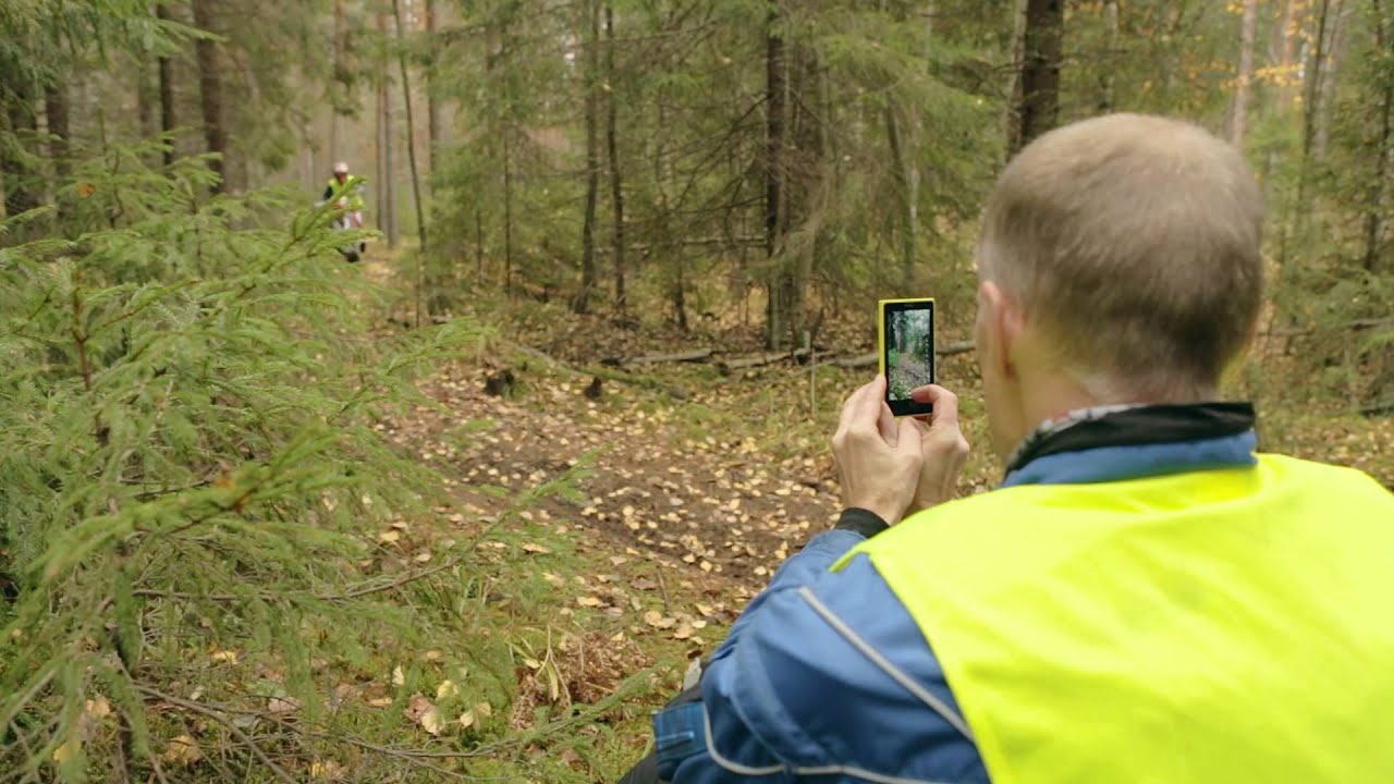 Yrittäjän puhelimesta löytyy laadukas kamera. Case Lopen Enduro.