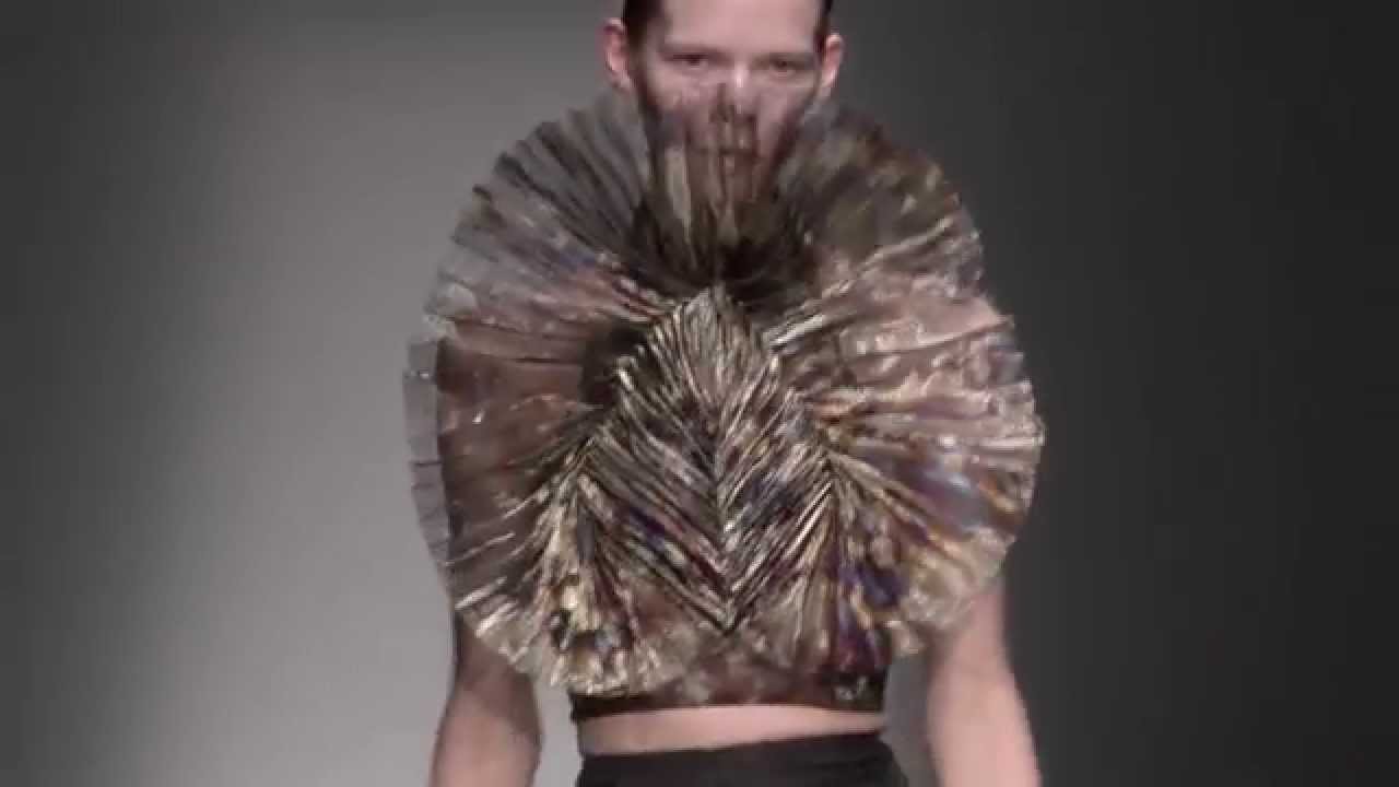Iris van Herpen - Hacking Infinity