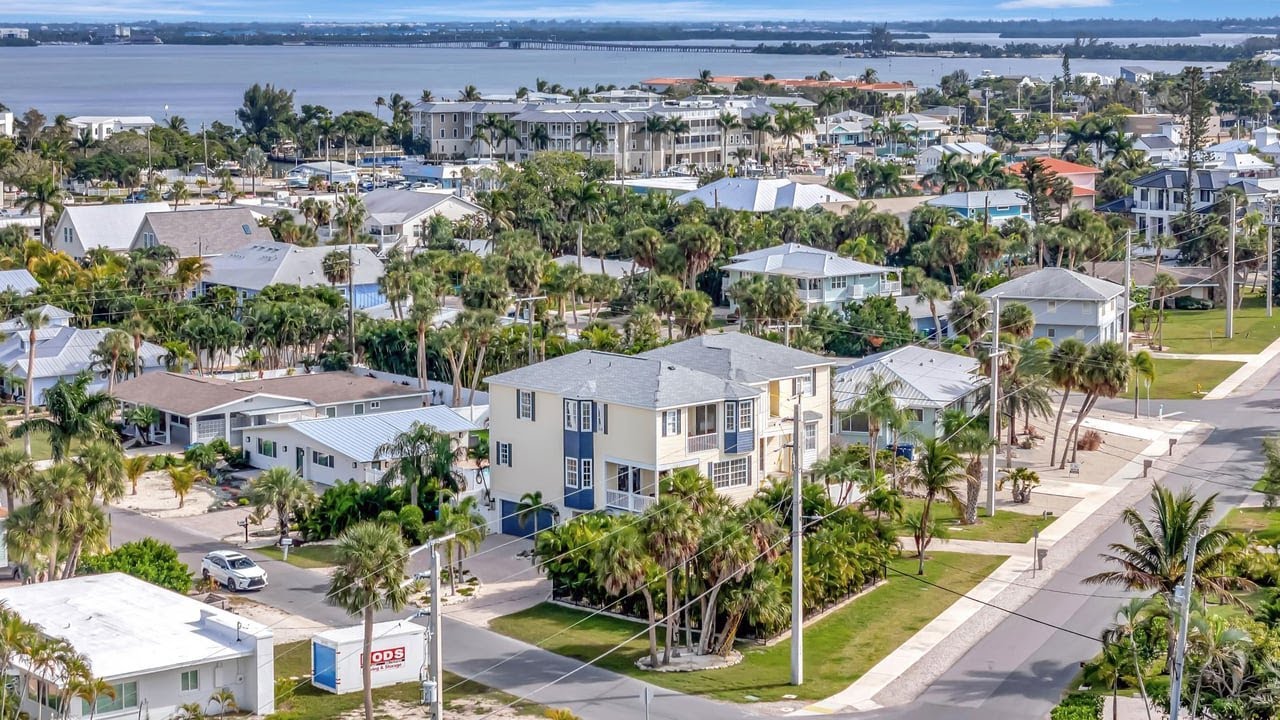 303 58th St, Holmes Beach, FL