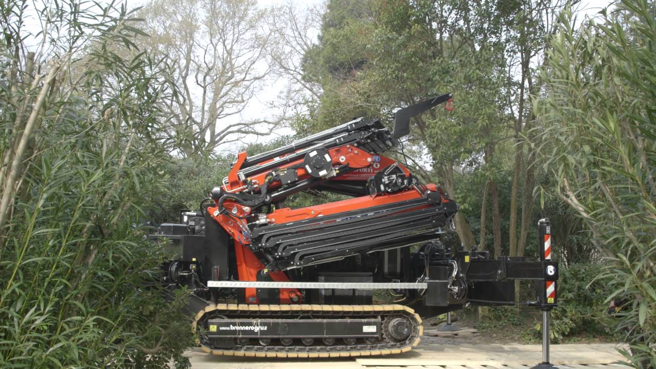 Effer 525 crawler mounted at work in Venice!