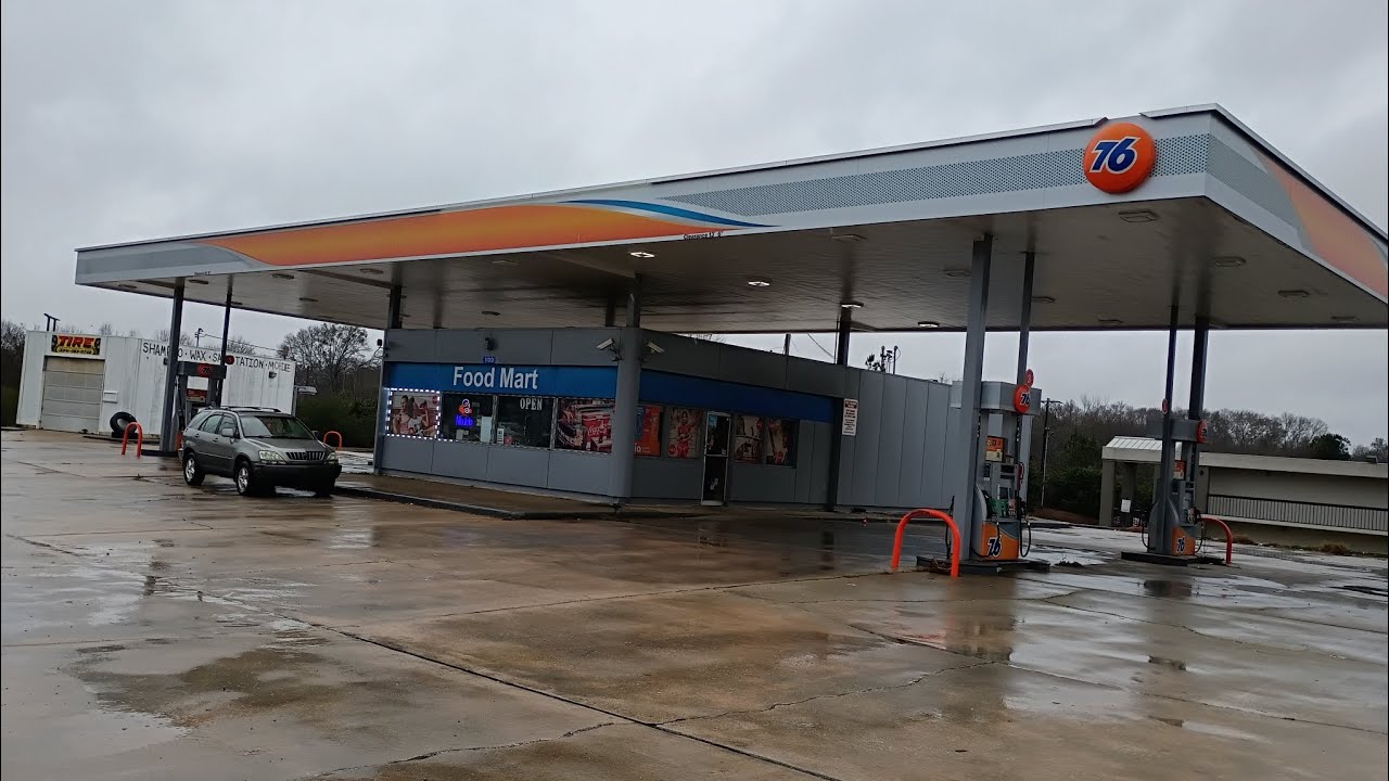 What's Up At The Abandoned 76 Gas Station in Opelika, AL