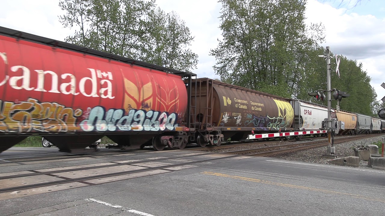 SP Trains #1452 CP #301 (again) @ River Road, Maple Ridge, BC   2020 04 30