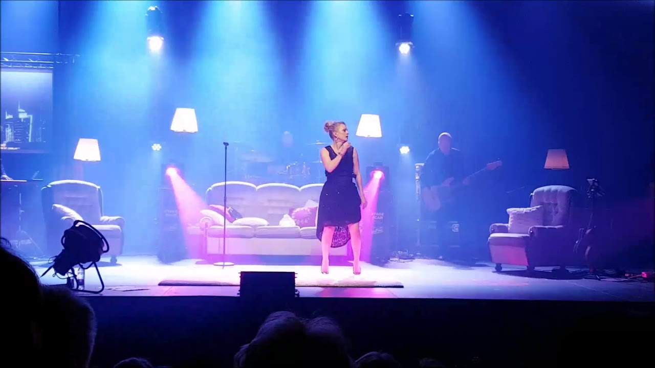 Laura Voutilainen - Miks ei -konsertti Logomo turku 20171216