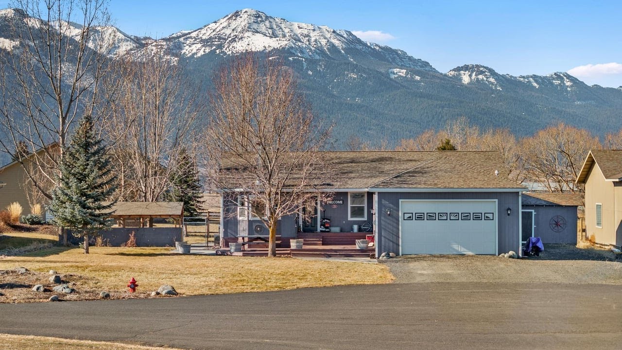 719 N East St, Joseph , OR