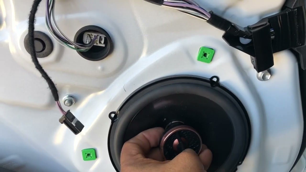 Toyota Corolla 2022 change speaker