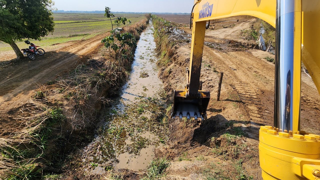LIMPANDO VALA // Komatsu pc160 lc