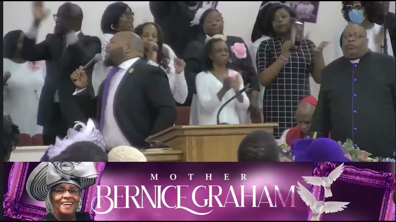 The comforter has come and praise break 👏🏾👏🏾