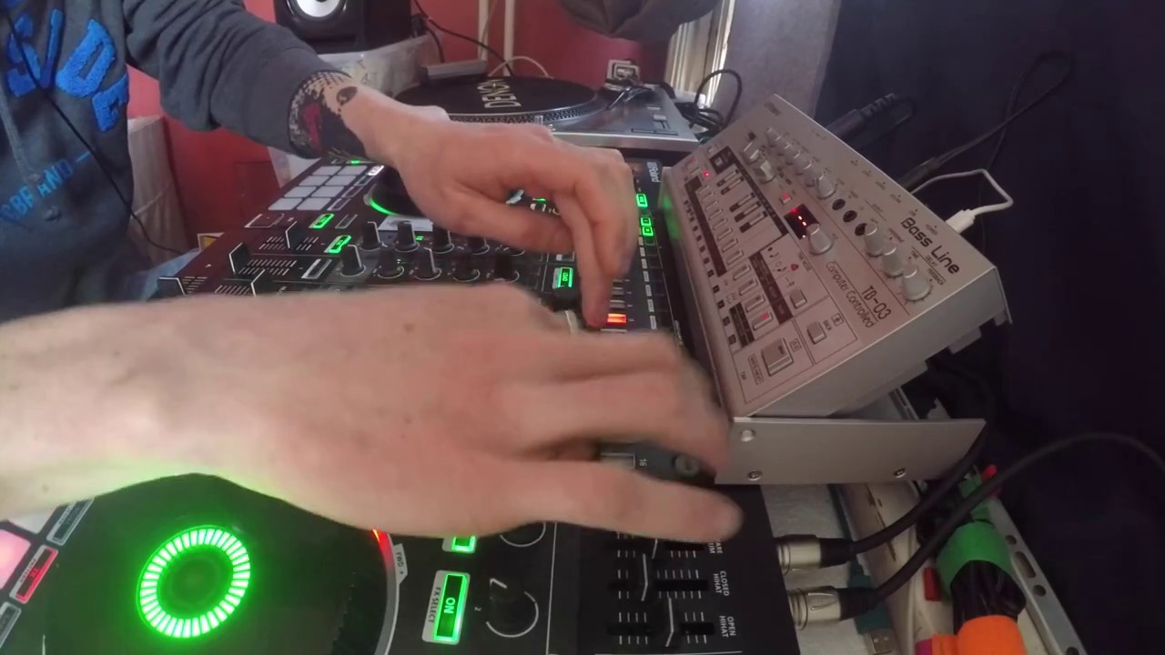 live with roland serato dj 808 and bass line tb03