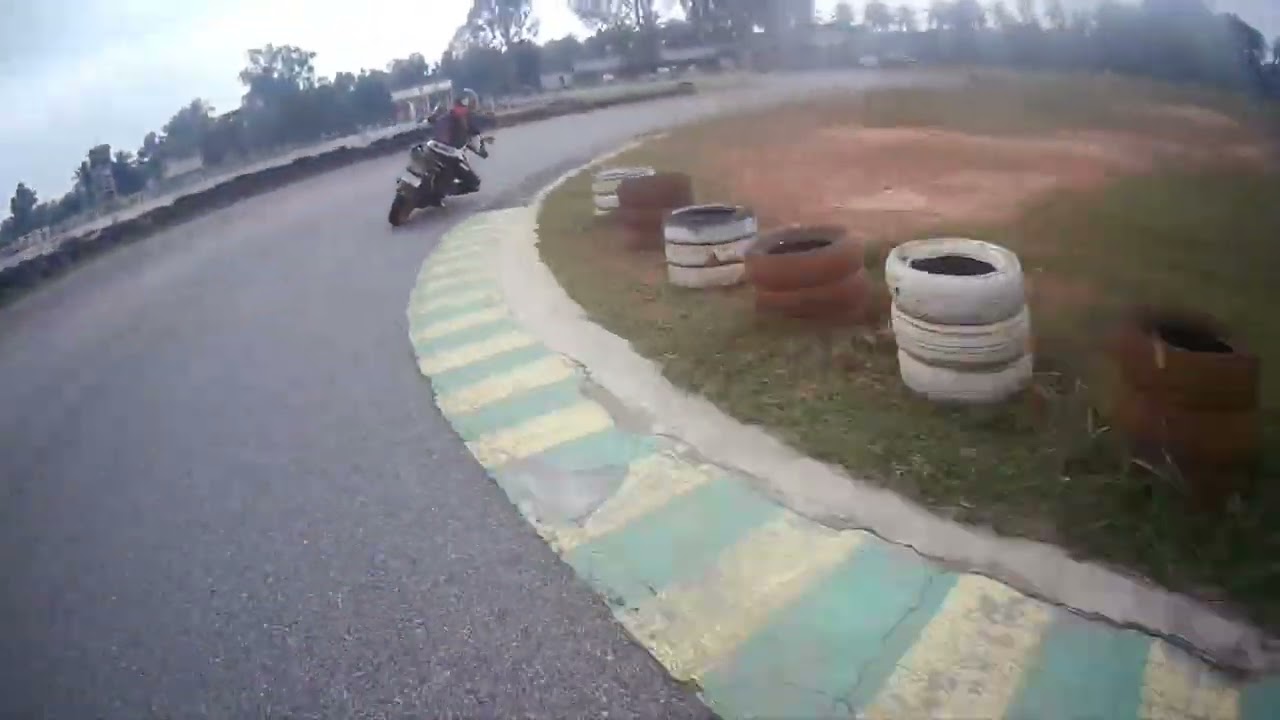 Aprilia RS457 & KTM 390 Duke at Aruani Grid