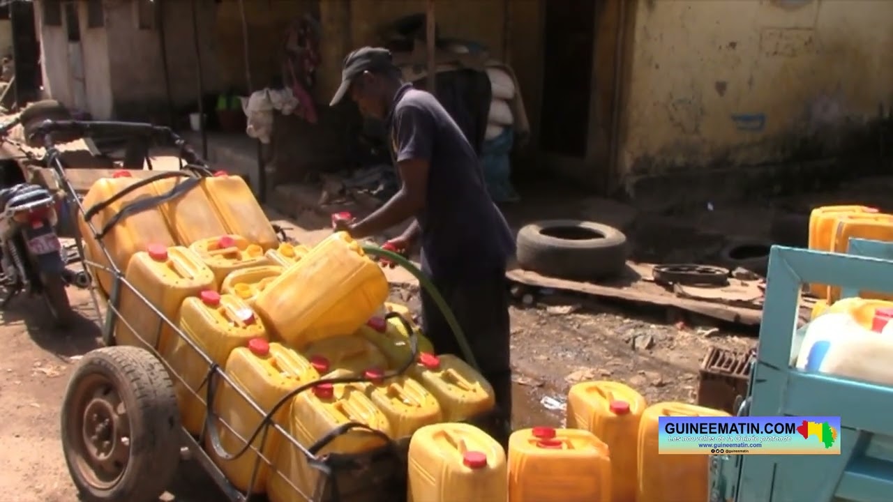 Manque d’eau à Conakry : calvaire des charretiers qui alimentent les foyers de Boussoura et Mafanco