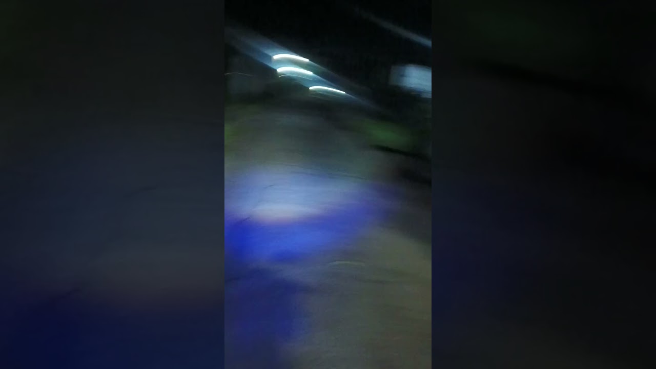 AKU BERMOTORAN DI MALAM HARI TANPA TUJUAN 