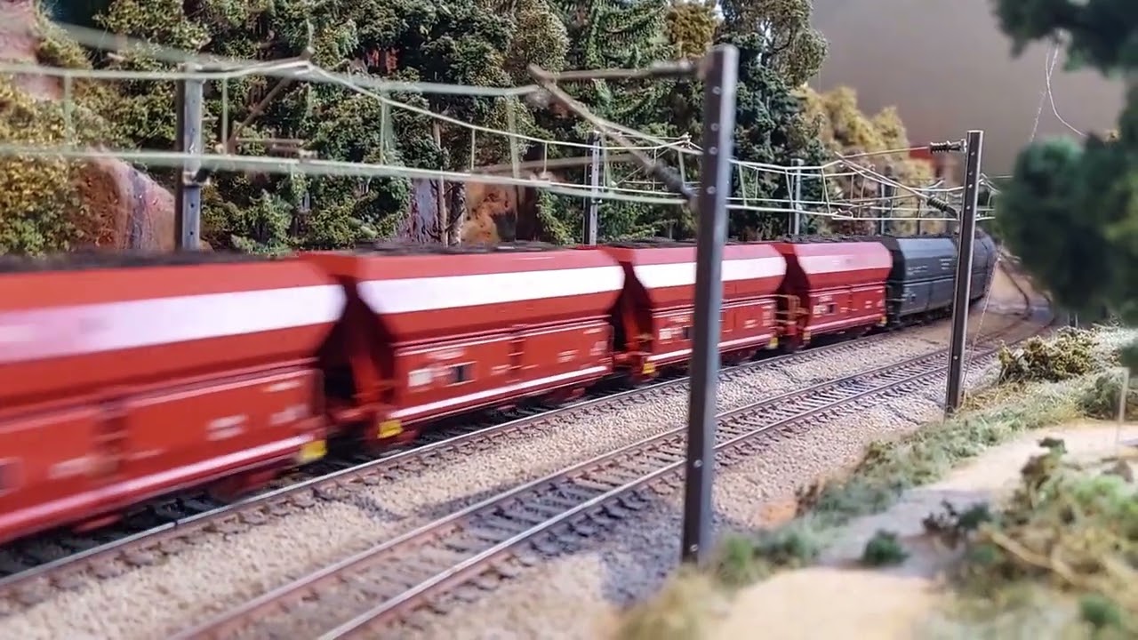 Vidéo n° 04 Train n° 40 001 BB 13020 Trémies charbon