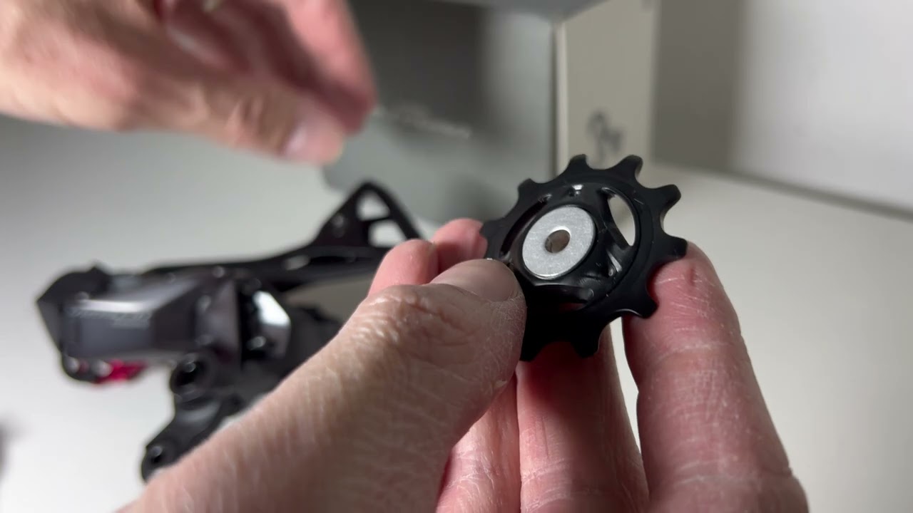 Tuto: comment remplacer des galets Shimano Ultegra R8150 par des CyclingCeramic ? (Entretoises...)