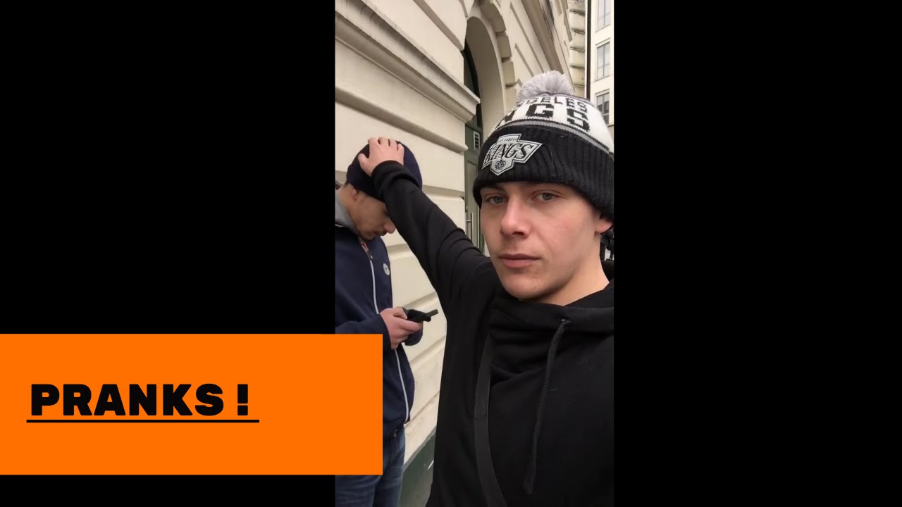 Пранк с кражей шапок у прохожих
