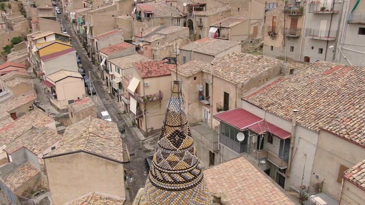Leonforte in 4k  vista dall'alto con  mavic 2 zoom
