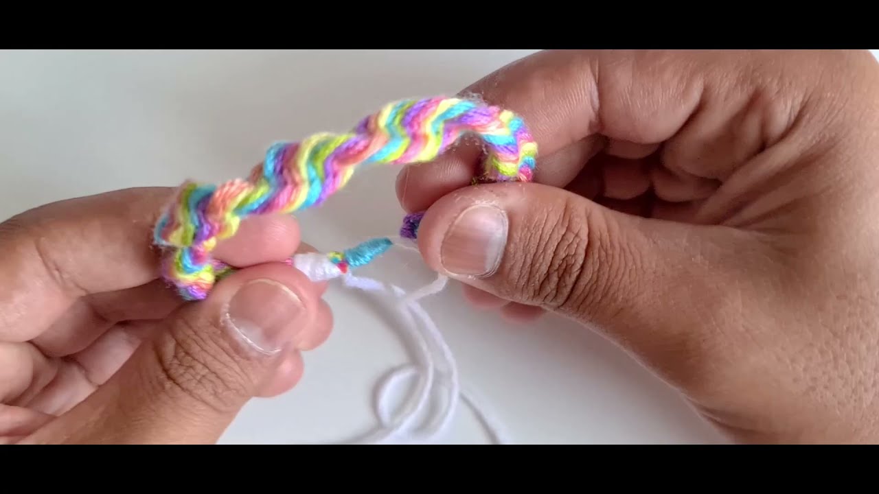 📌 PULSERA ARCOIRIS TEJIDA A MACRAME