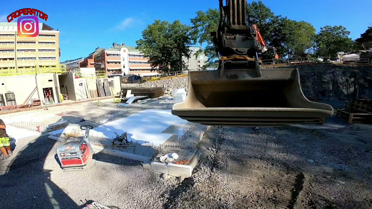 Making foundation with Volvo EC220EL
