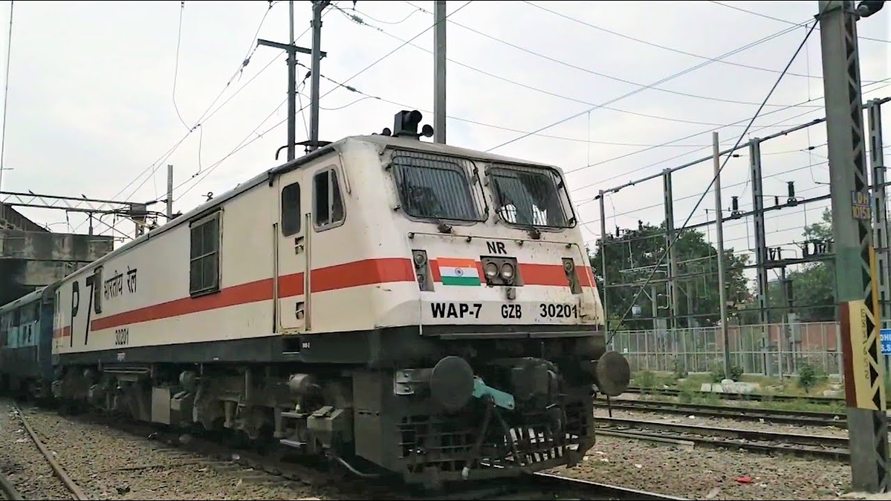 (12237) Begampura Express (Varanasi - Jammu Tawi) With (GZB) WAP7 Locomotive.!