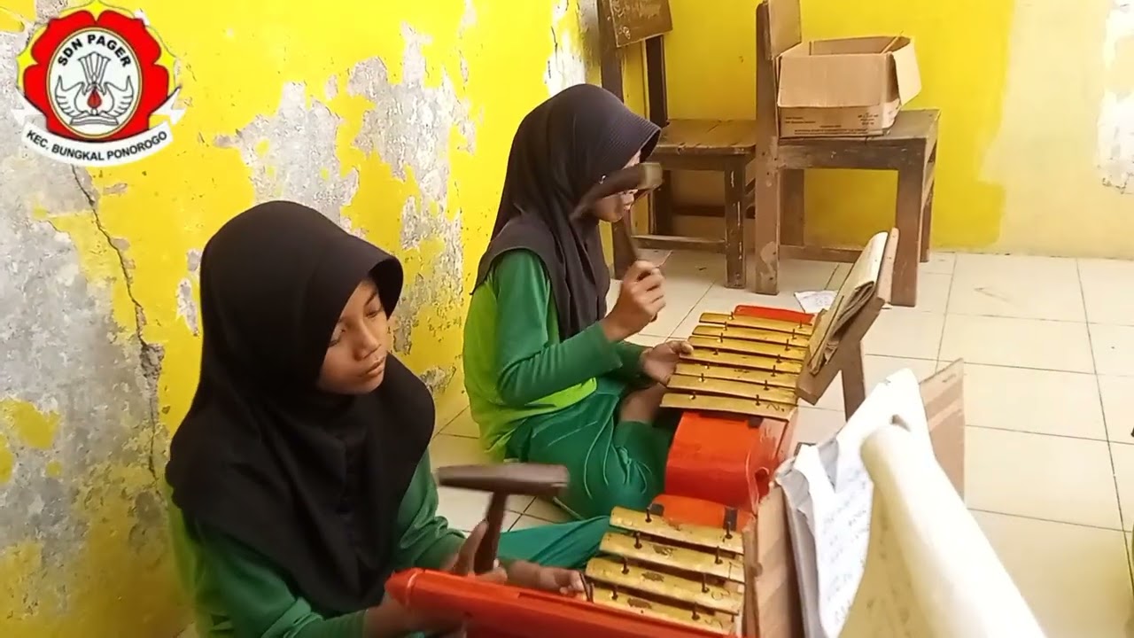 Melestarikan kesenian dan budaya bukan soal usia, tapi soal cinta pada siswa siswi SDN Pager. 🥁✨ 😍🔥