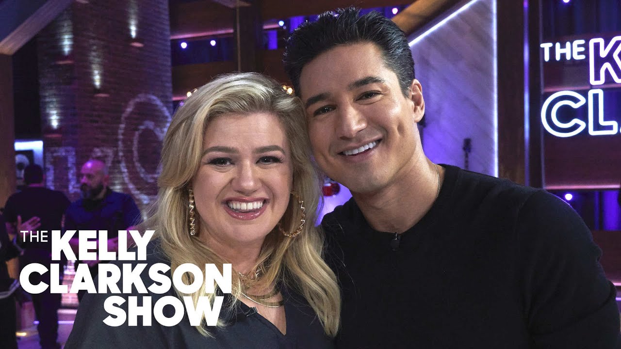 Mario Lopez Teaches Kelly Clarkson His '80s Middle School Dance Moves