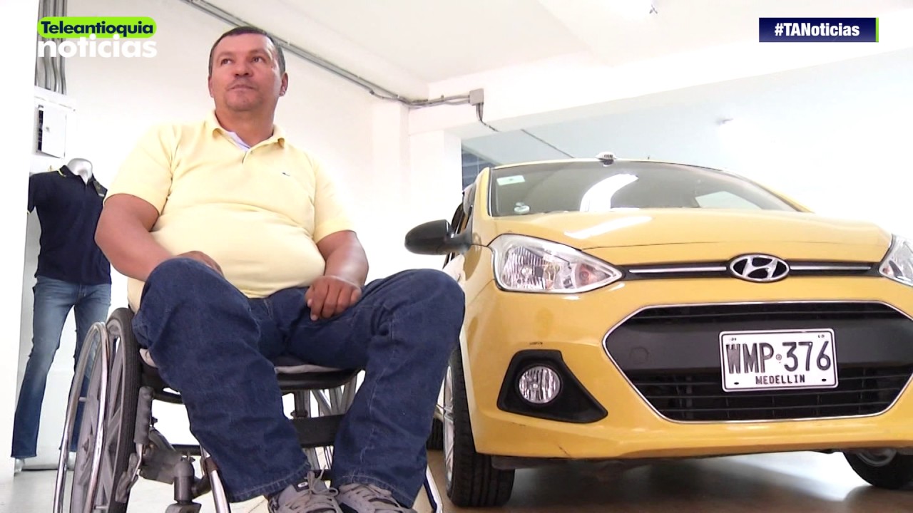 Taxistas aprenden a transportar a población discapacitada