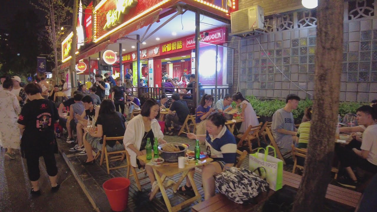 成都青羊区奎星楼小吃街走一走On August 26, take a walk around Kuixinglou Snack Street in Qingyang District, Chengdu