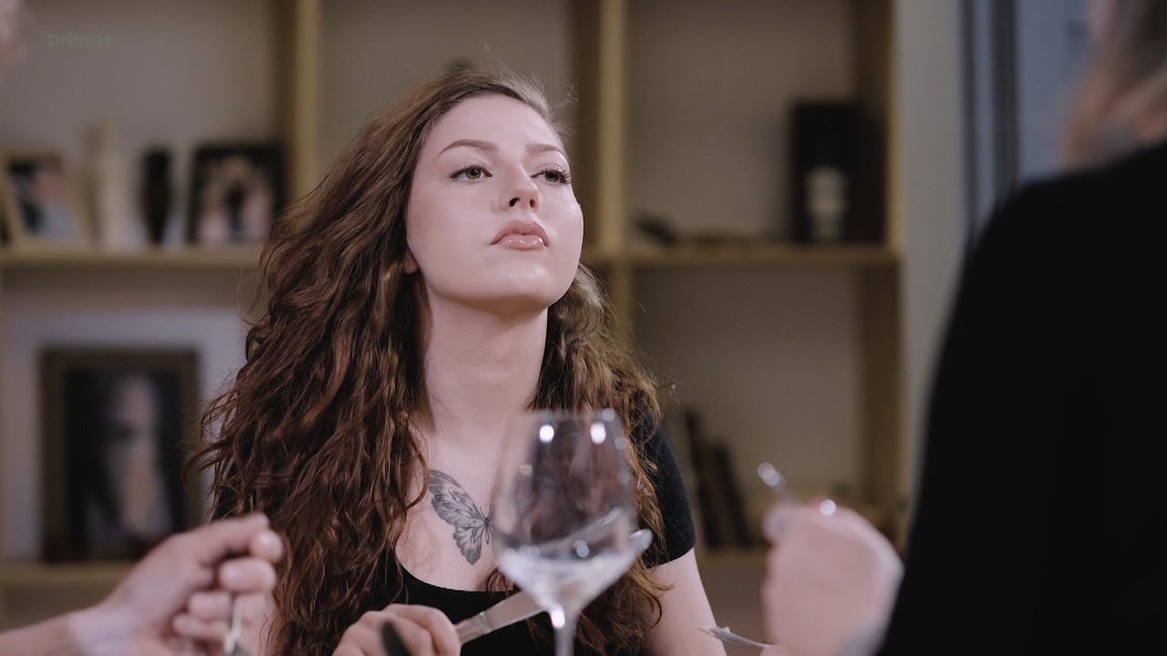 Mezi COOLky: Mamince to tam narvu až po okraj! Jak asi vypadá večeře s pornohercem...