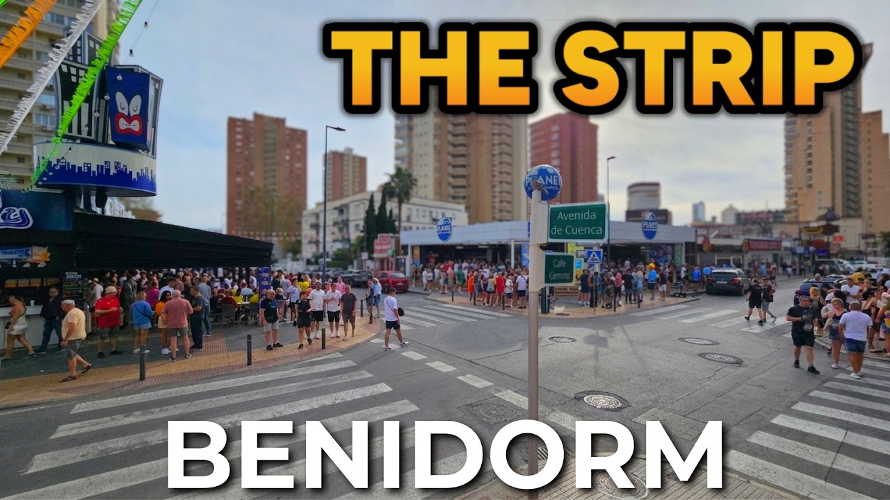 Улица Лас-Вегас-Стрип в субботу | Бенидорм переполнен толпами людей