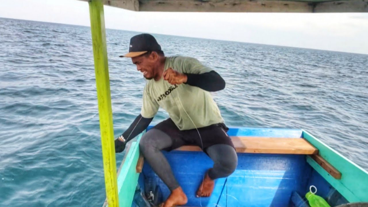 LUMAYAN BERAT? TARIK TARIKAN DENGAN IKAN SEBESAR UKURAN 5KG