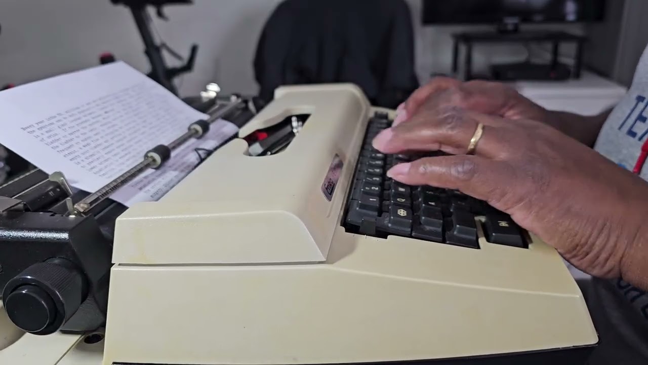 ASMR  Erika electric typewriter 