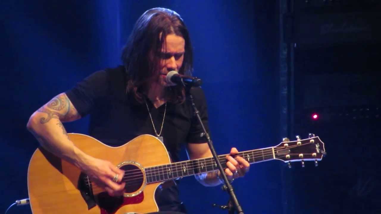 Watch Over You - Myles Kennedy & Lzzy Hale @ Mediolanum Forum, Milan 12/11/2013 FULL HD