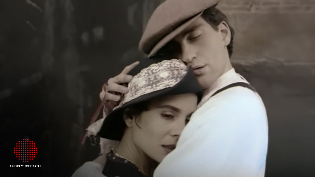 Demet Sağıroğlu - Arnavut Kaldırımı
